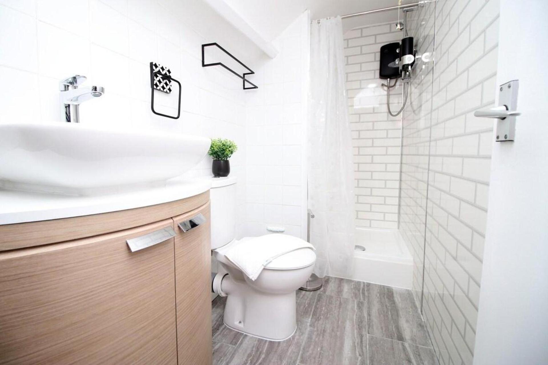 Spacious 5 Bedroom Flat-swansea Apartment *