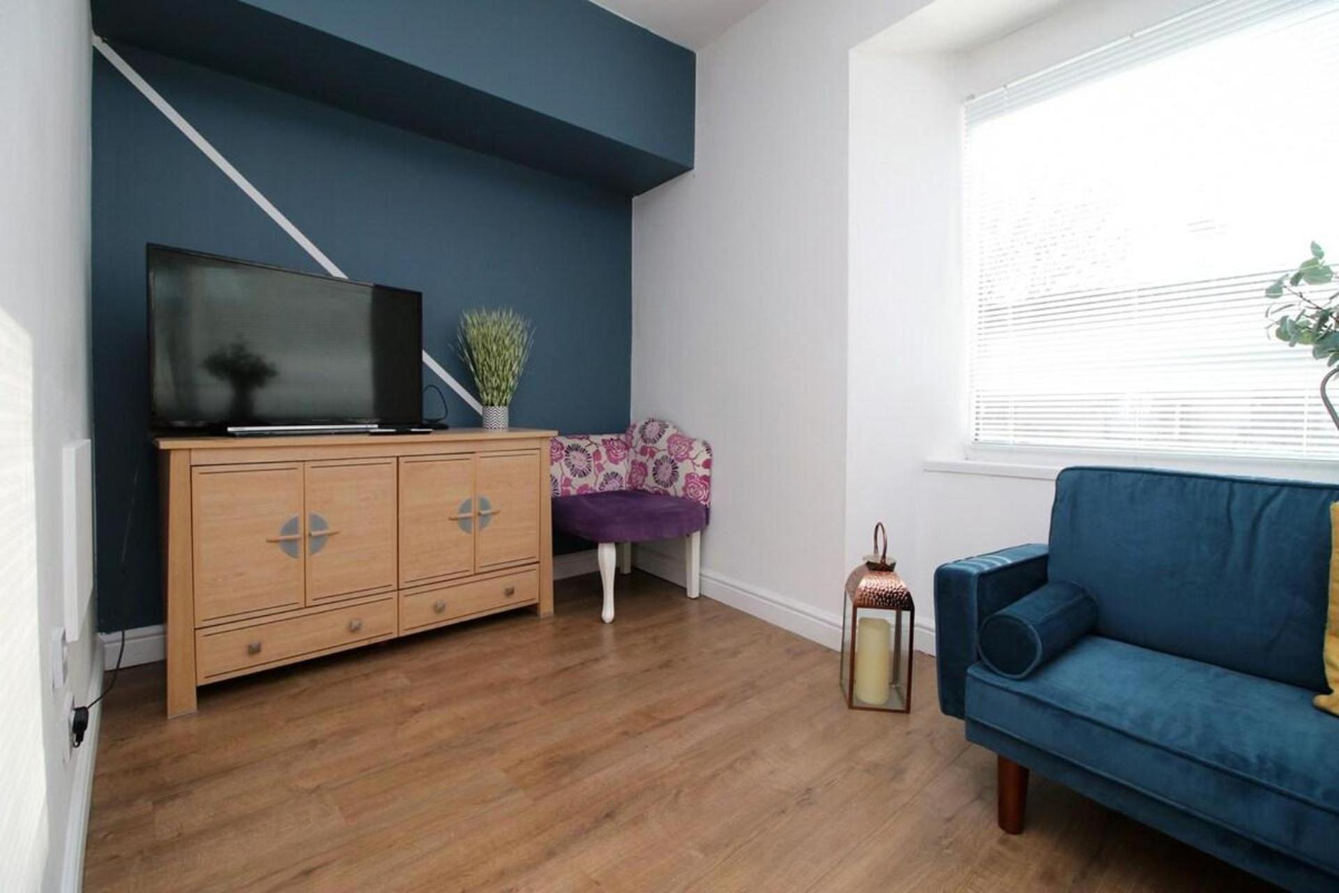 Spacious 5 Bedroom Flat-swansea