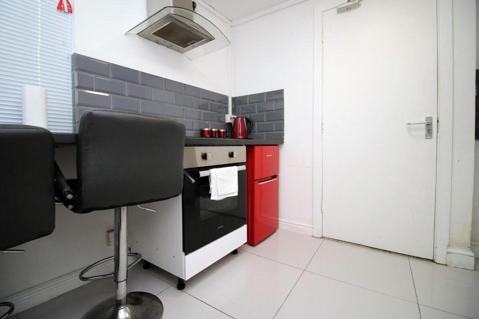 Apartment Spacious 5 Bedroom Flat-swansea